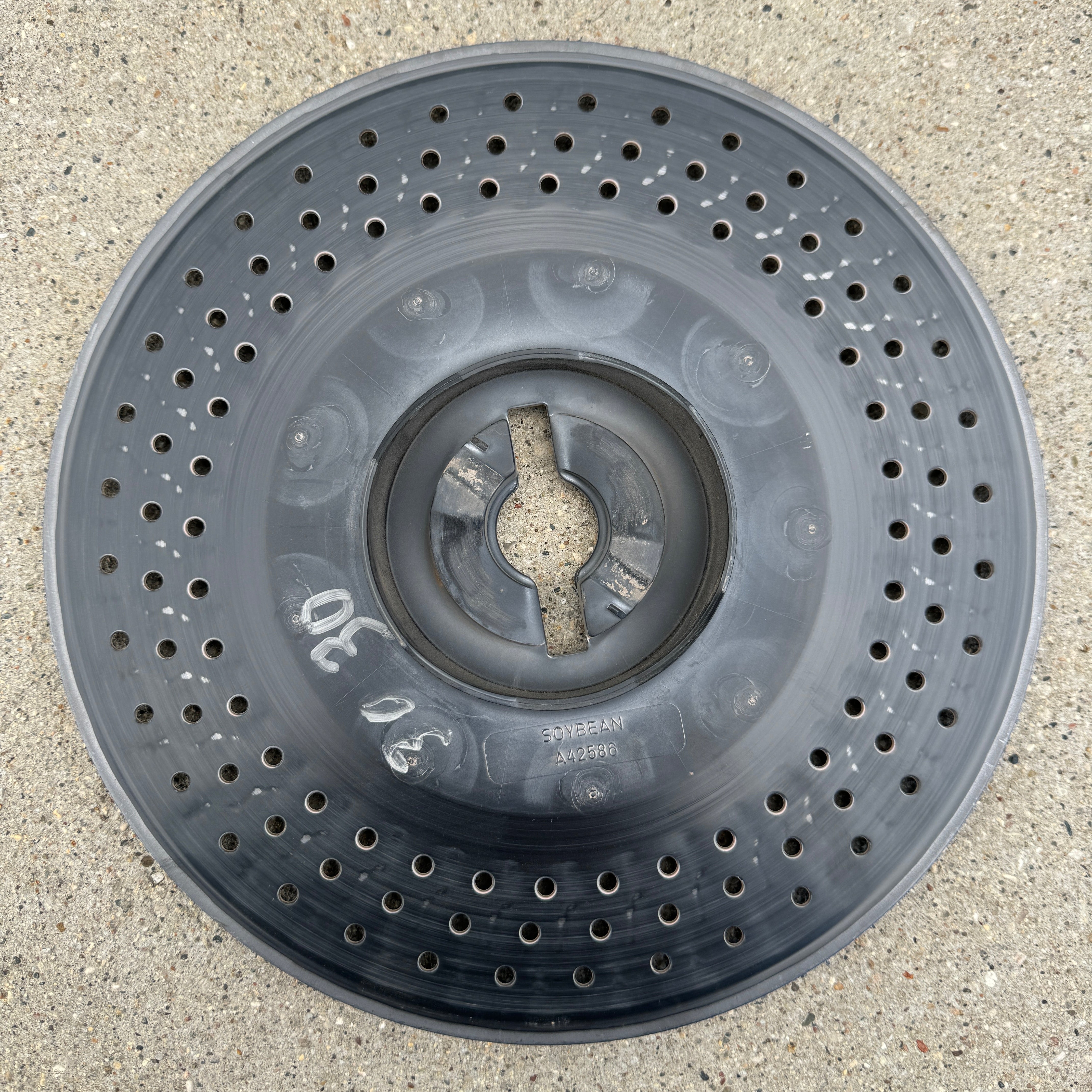 DA8 John Deere A42586 Soybean Seed Plate – OEM 108-Cell Vacuum